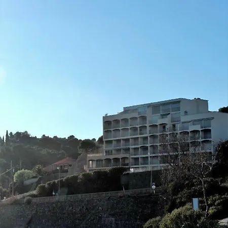 Les Pieds Dans L'eau Apartment *